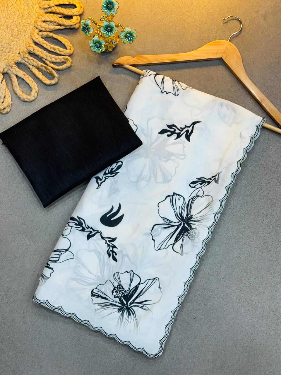 FLOWER DESIGNE PRINT SAREE