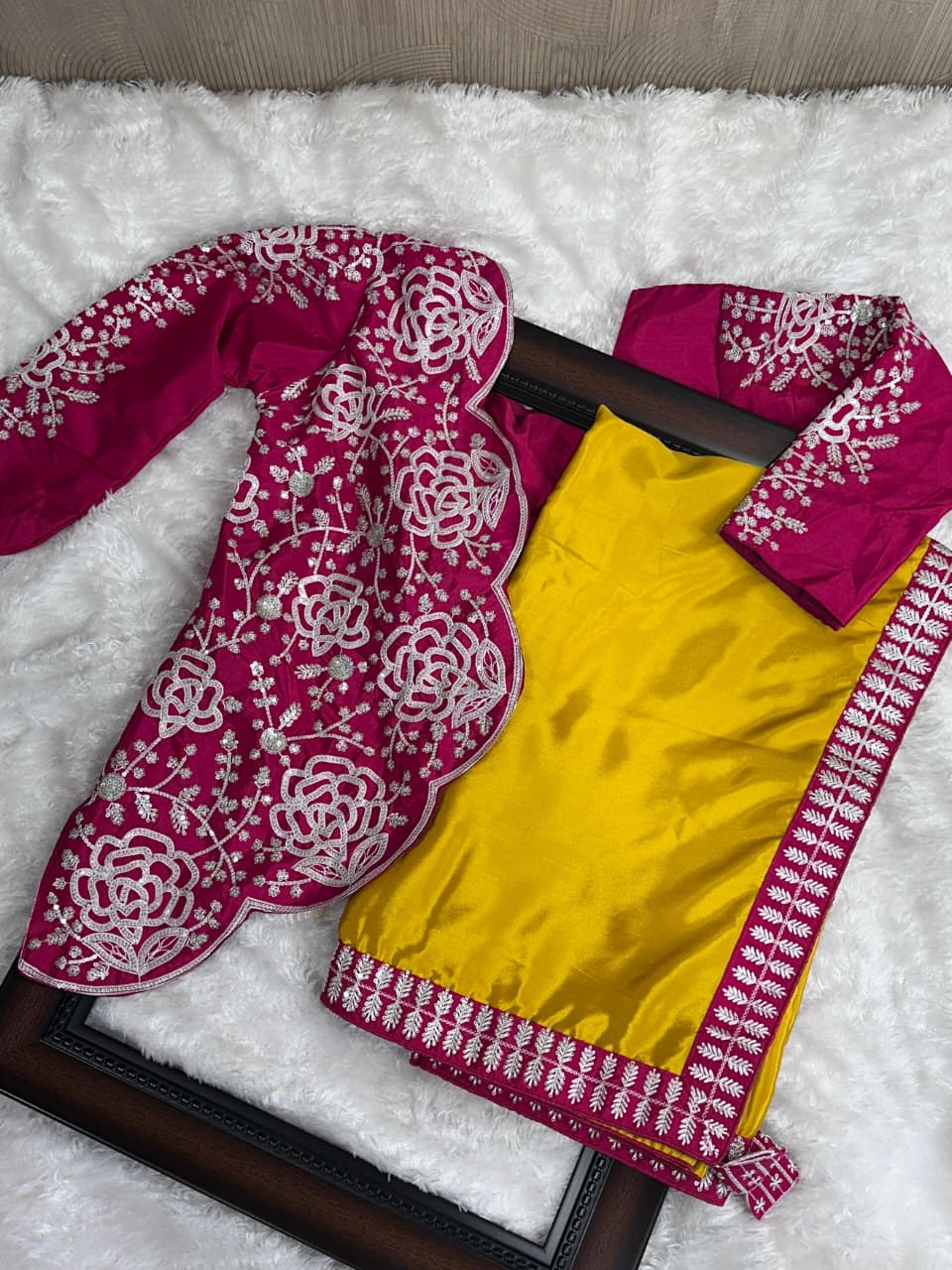 EMBROIDERED SAREE KOTI BLOUSE