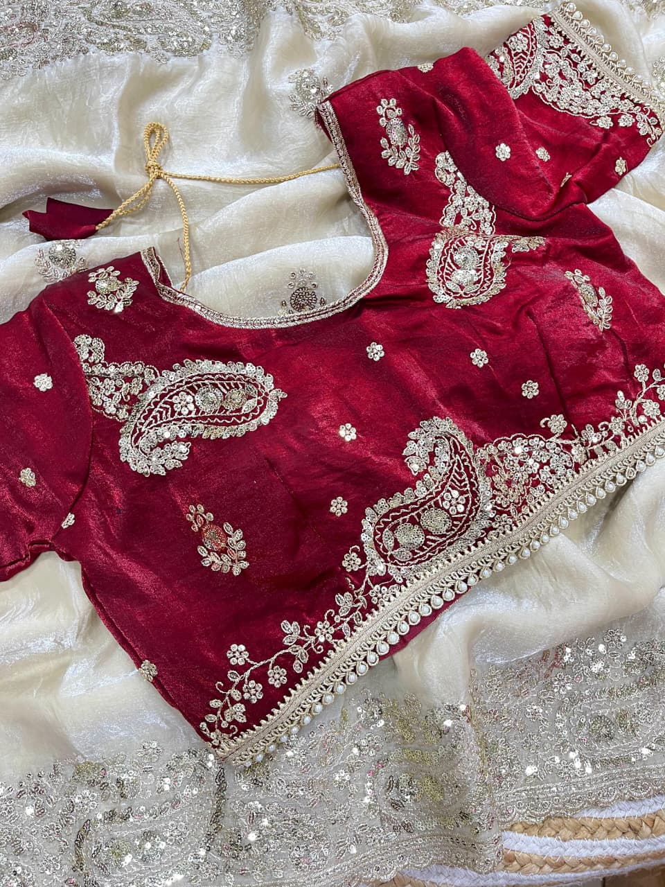 Very soft nd Elegant Rich look Fendy Sartin saree
