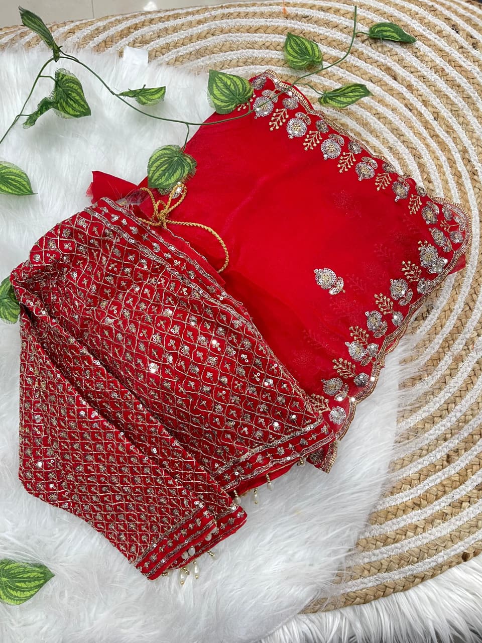 Very Soft nd elegant Rich look fendy sartin Saree