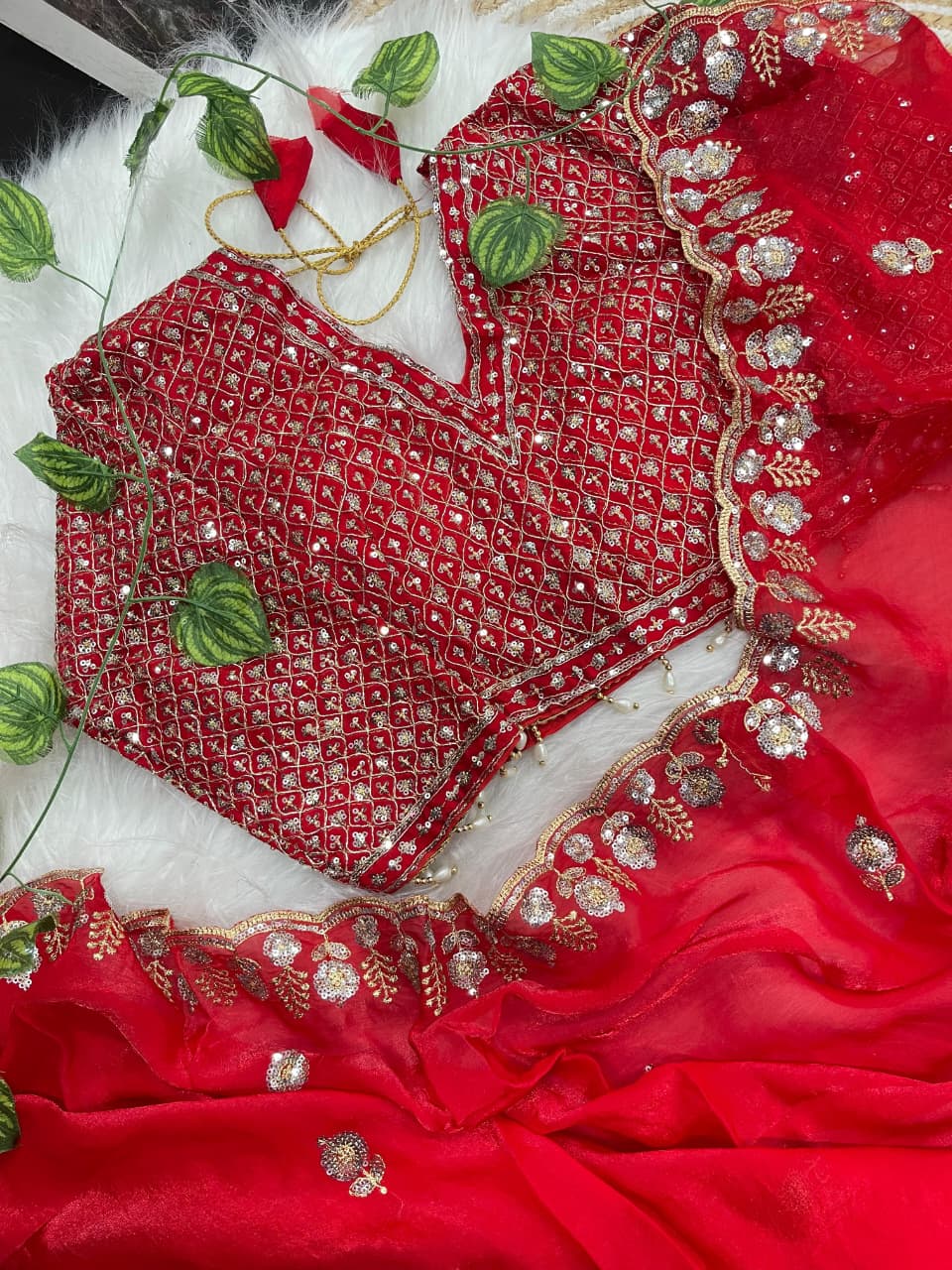 Very Soft nd elegant Rich look fendy sartin Saree