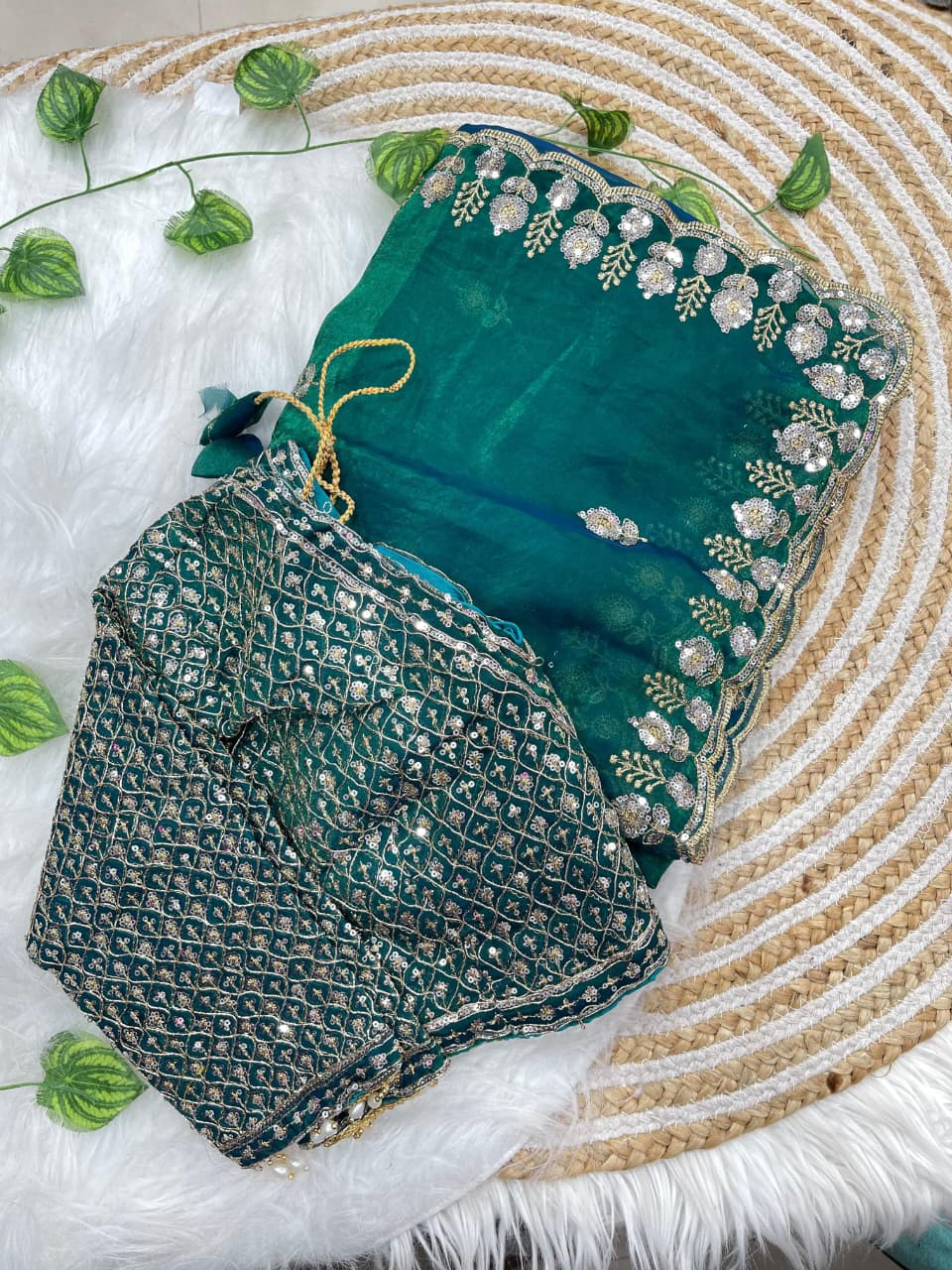 Very Soft nd elegant Rich look fendy sartin Saree