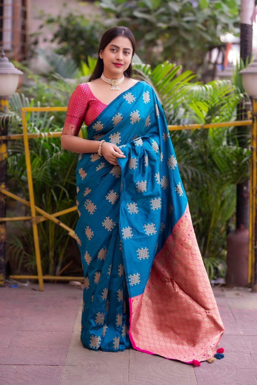 Vintage Style Borderless Soft Silk Woven Saree