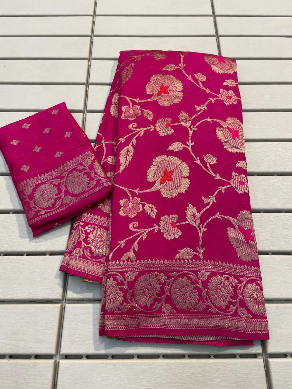 BEAUTIFUL GOLD ZARI WEAVING SAREE