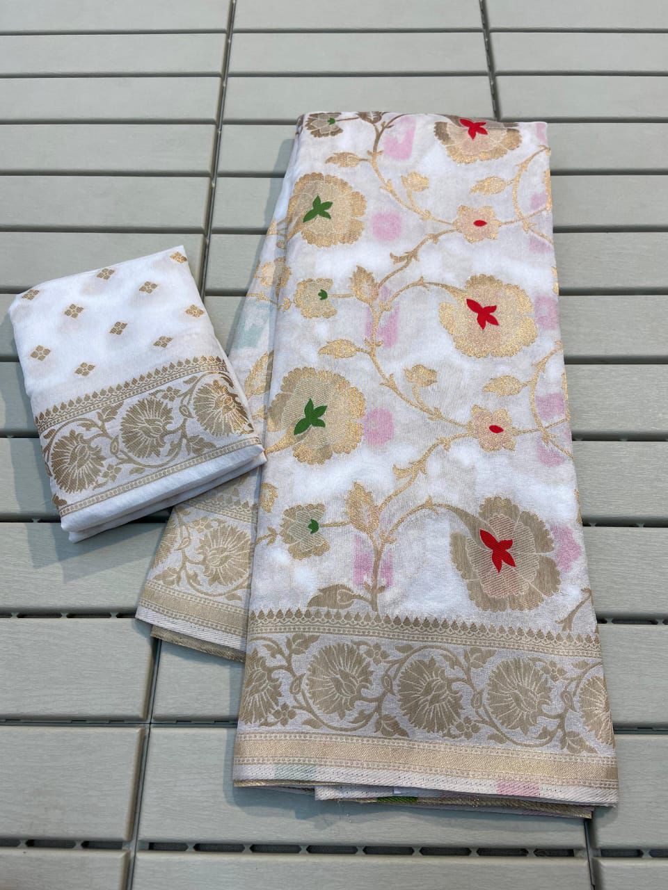 BEAUTIFUL GOLD ZARI WEAVING SAREE