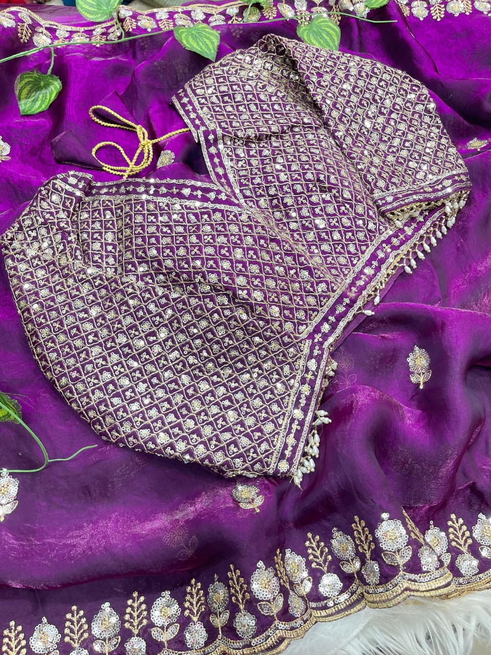 Very Soft nd elegant Rich look fendy sartin Saree