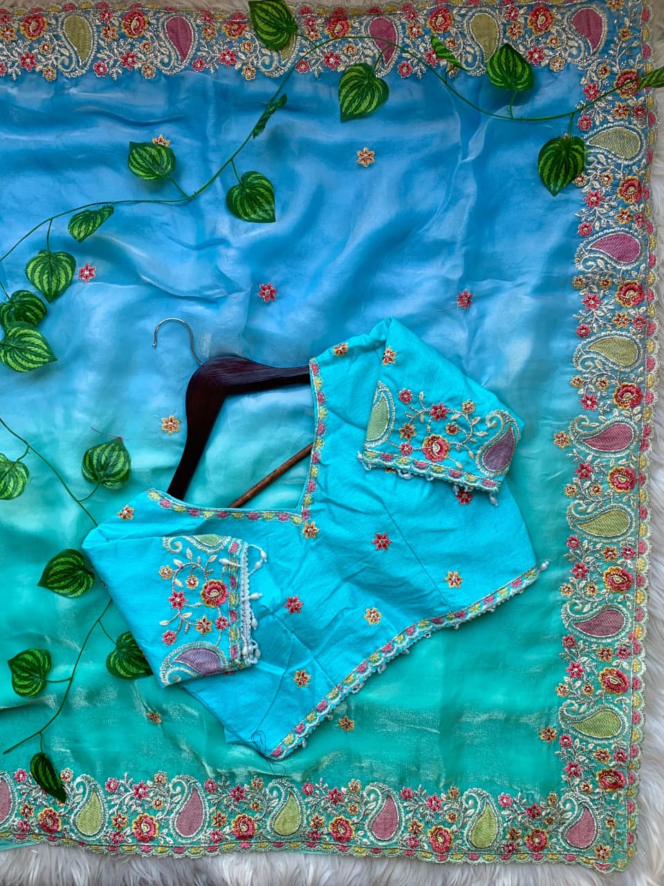 Very Soft nd elegant Rich look Fendy Saree