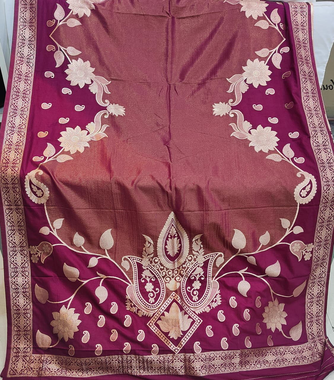 Pure Hand Dyeing Chainy Tissue Shimmer Saree