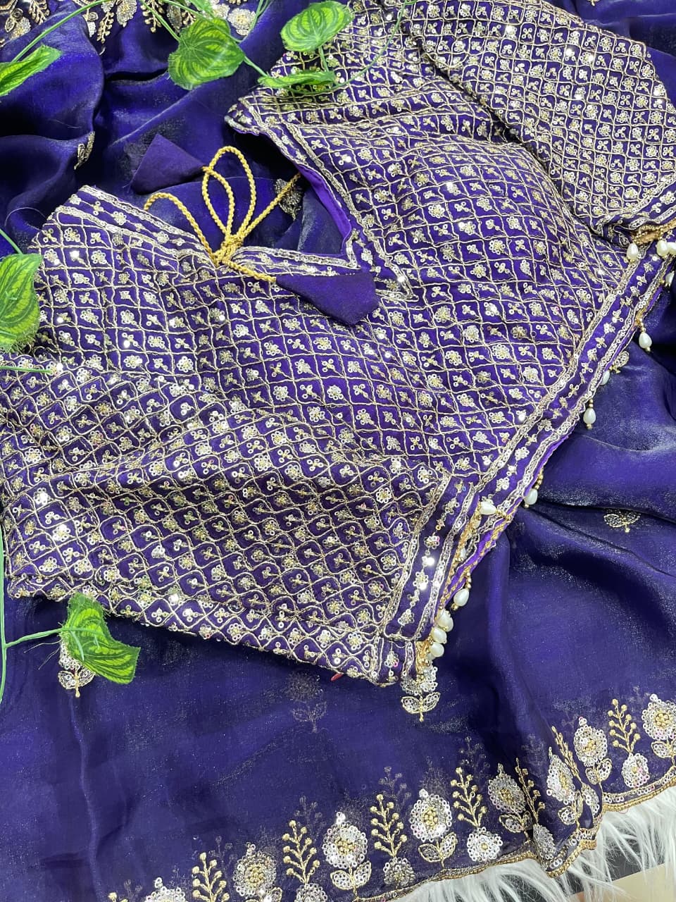 Very Soft nd elegant Rich look fendy sartin Saree