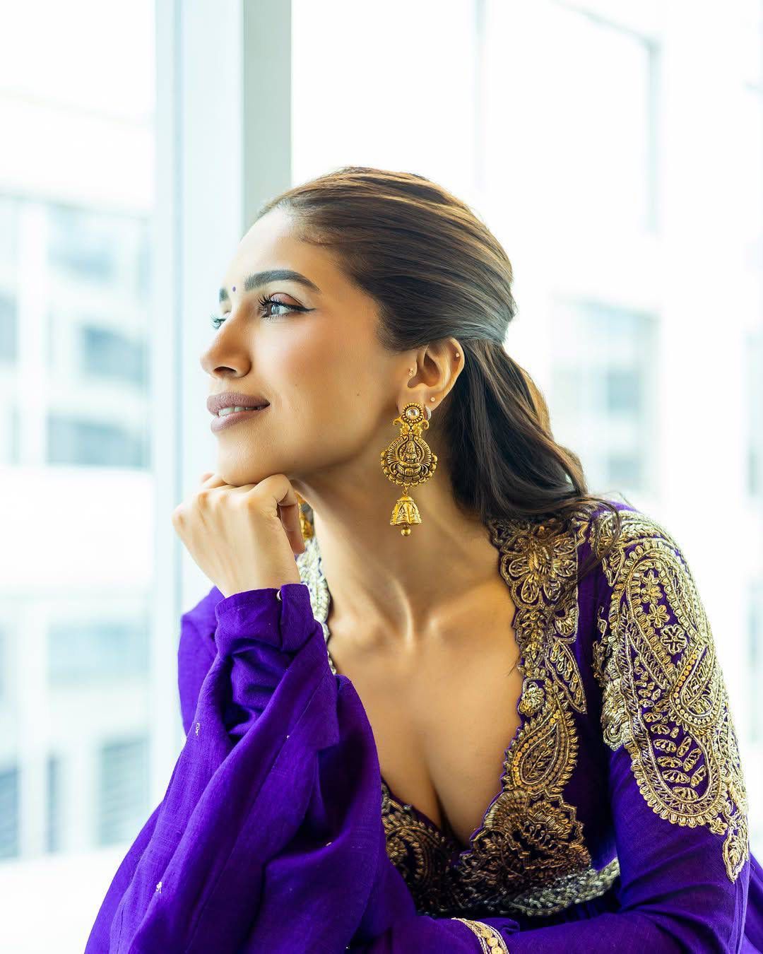 BOLLYWOOD BLOCKBUSTER ANARKALI GOWN