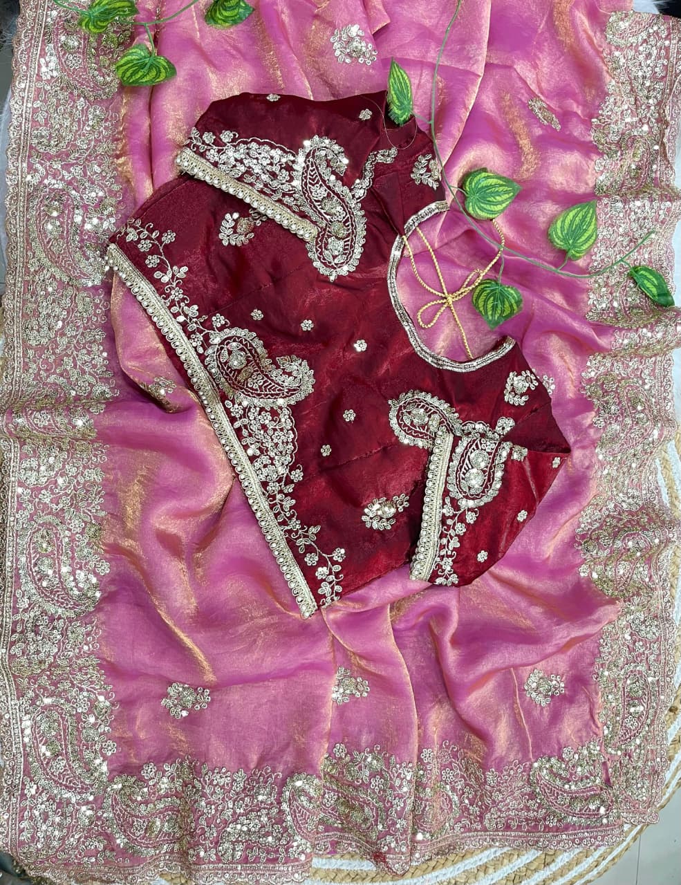 Very soft nd Elegant Rich look Fendy Sartin saree