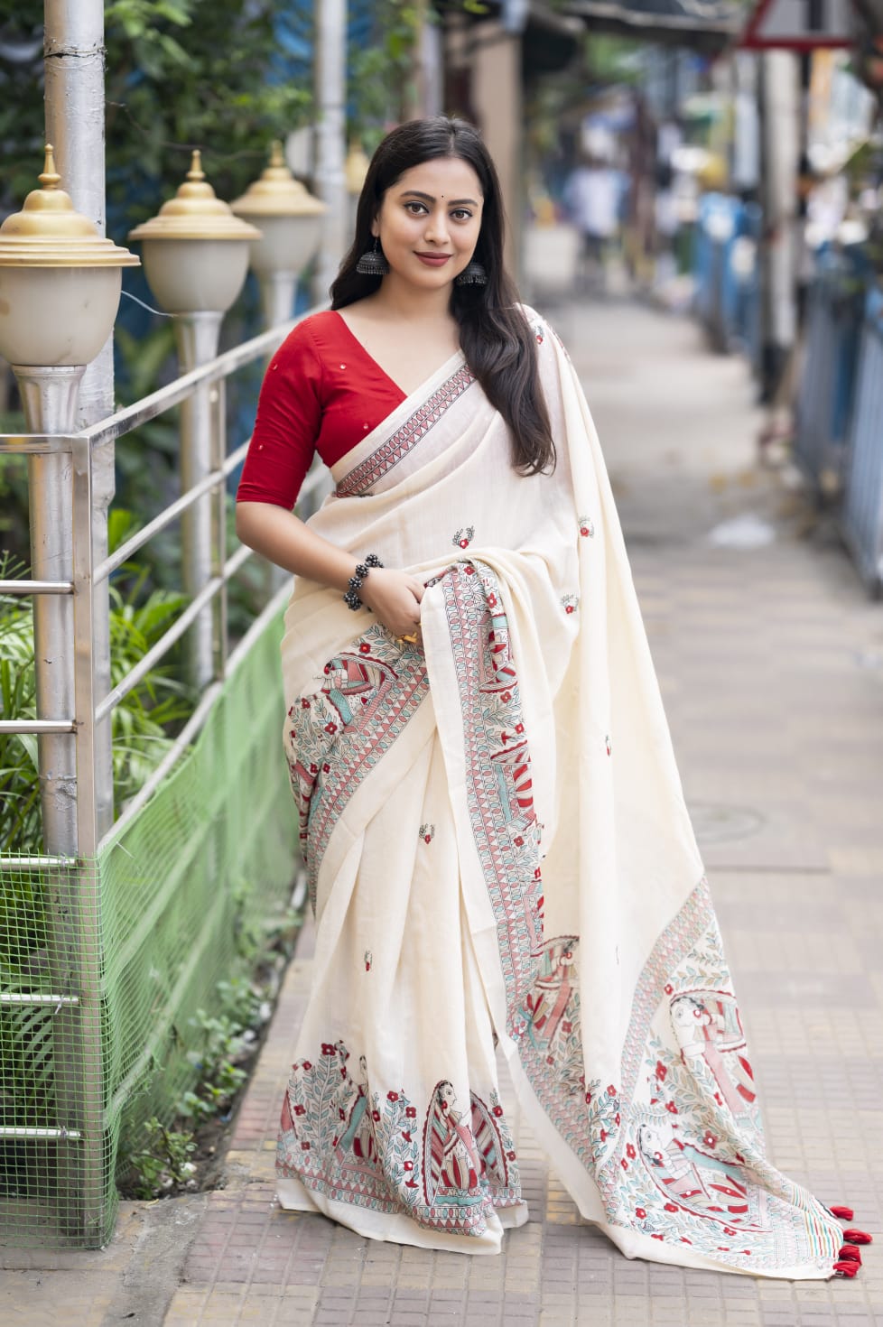 Soft Linen Saree With Madhubani Prints.