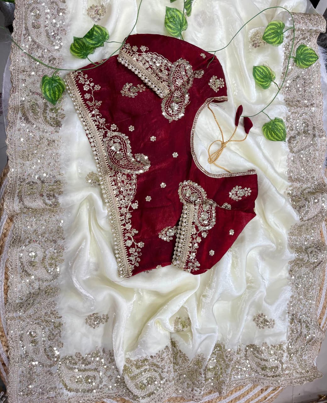 Very soft nd Elegant Rich look Fendy Sartin saree