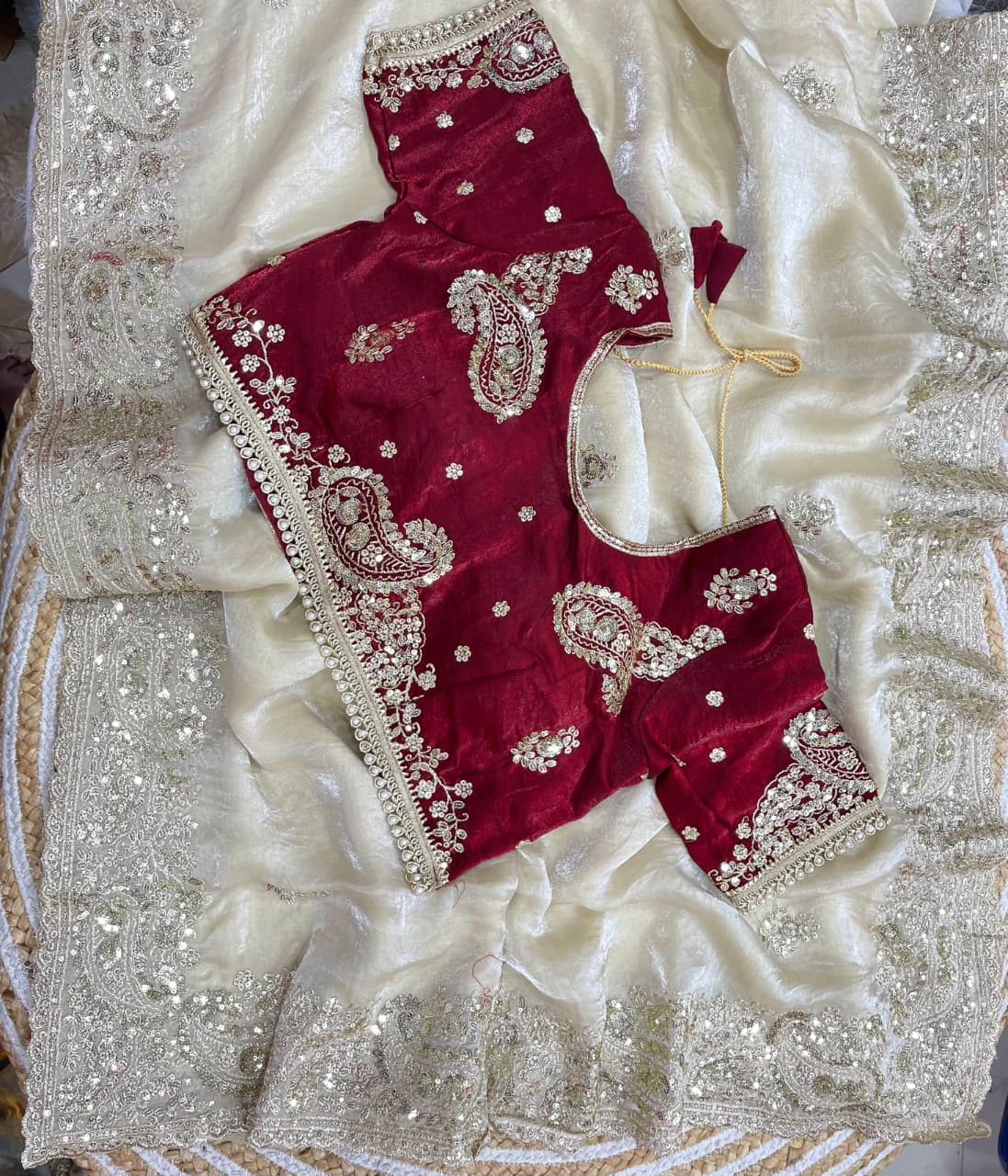 Very soft nd Elegant Rich look Fendy Sartin saree