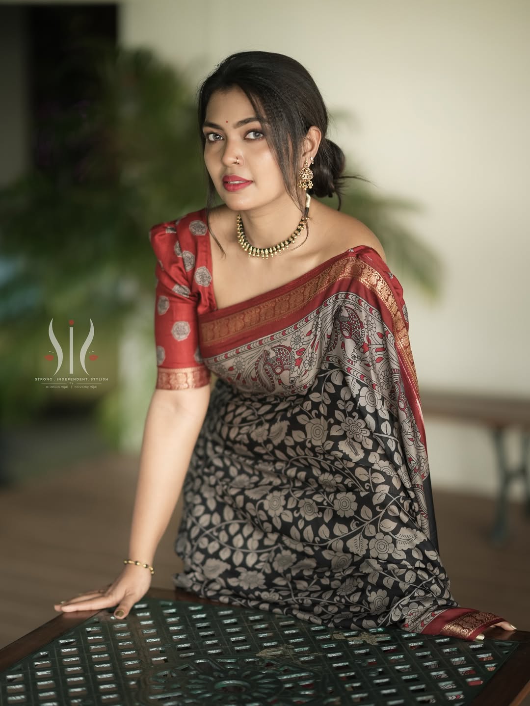 Soft bleck dola silk sarees