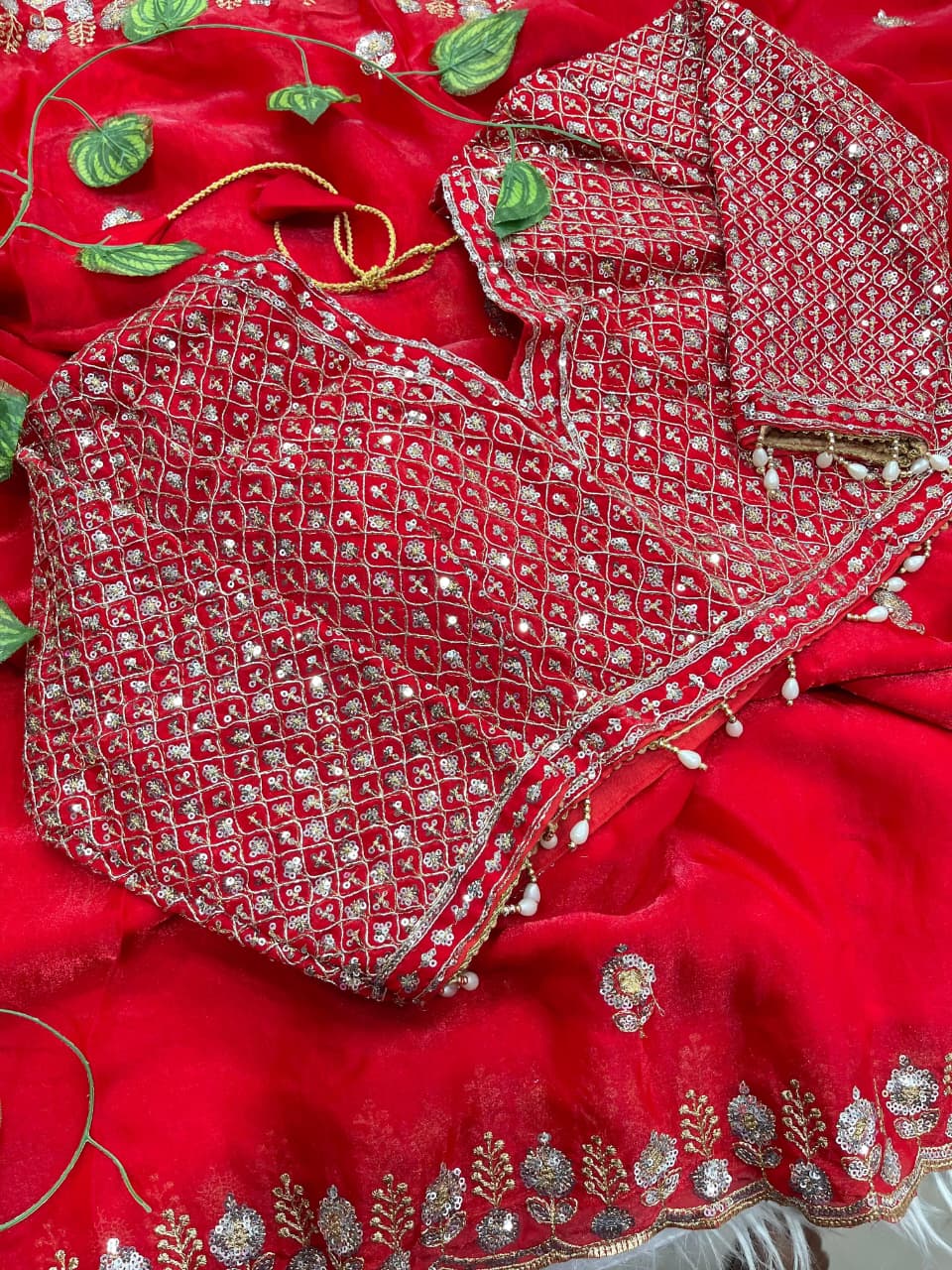 Very Soft nd elegant Rich look fendy sartin Saree