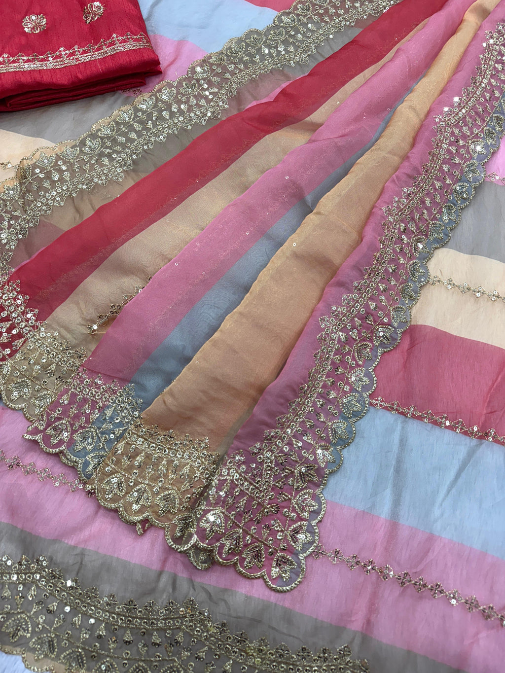 Goldy Silk With Beautiful Print Saree