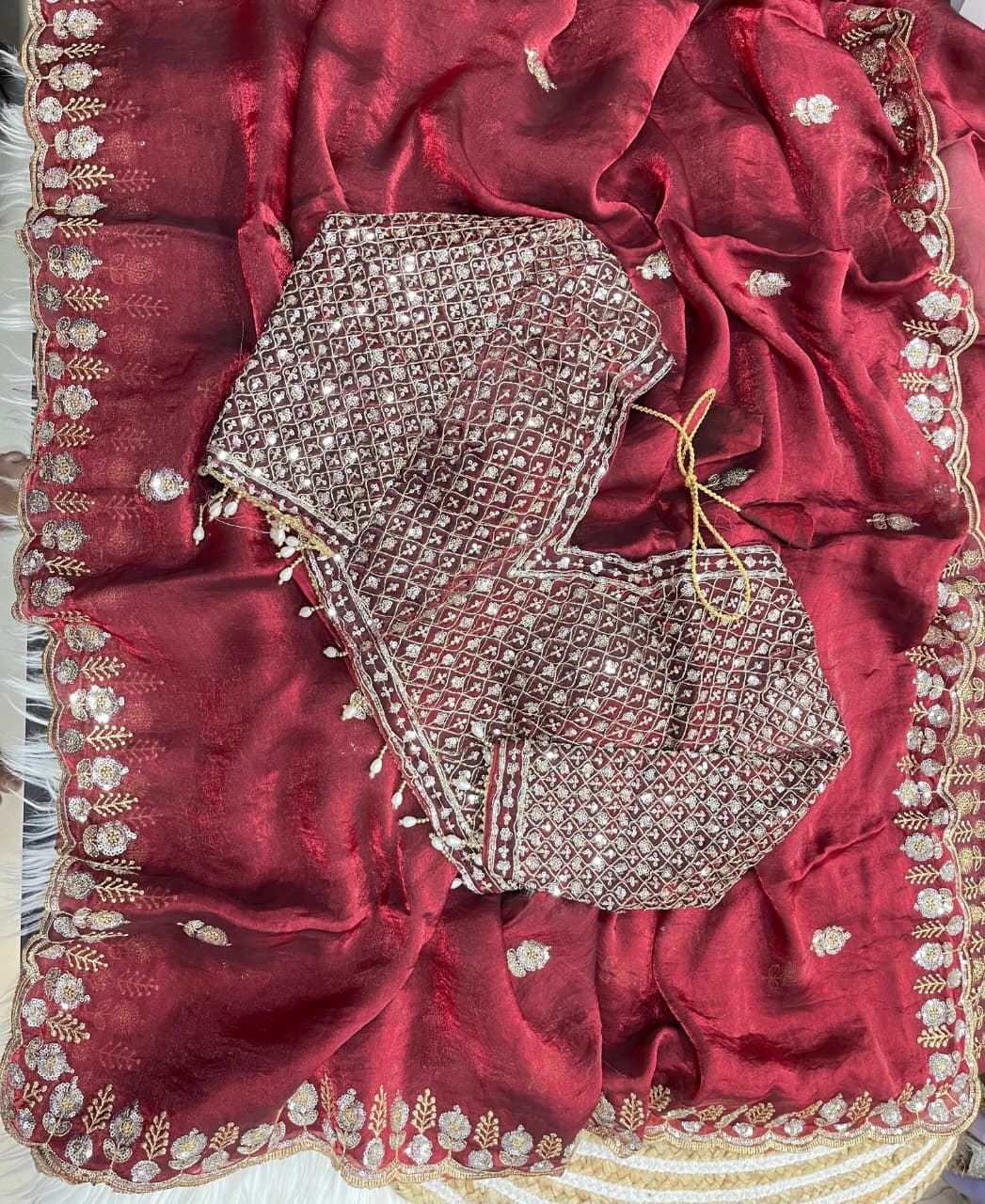 Very Soft nd elegant Rich look fendy sartin Saree