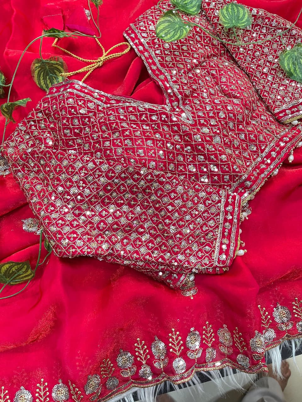 Very Soft nd elegant Rich look fendy sartin Saree