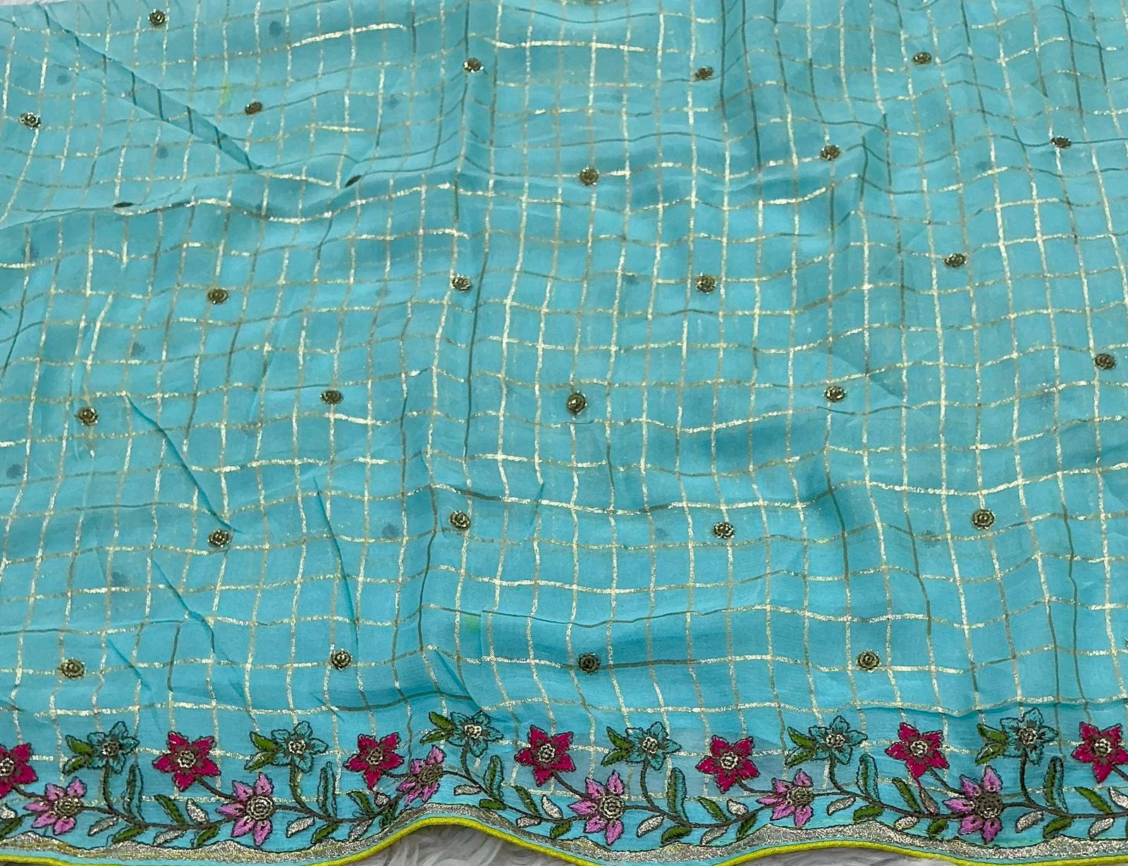 Pure Georgette Saree With Zari Woven Chex.