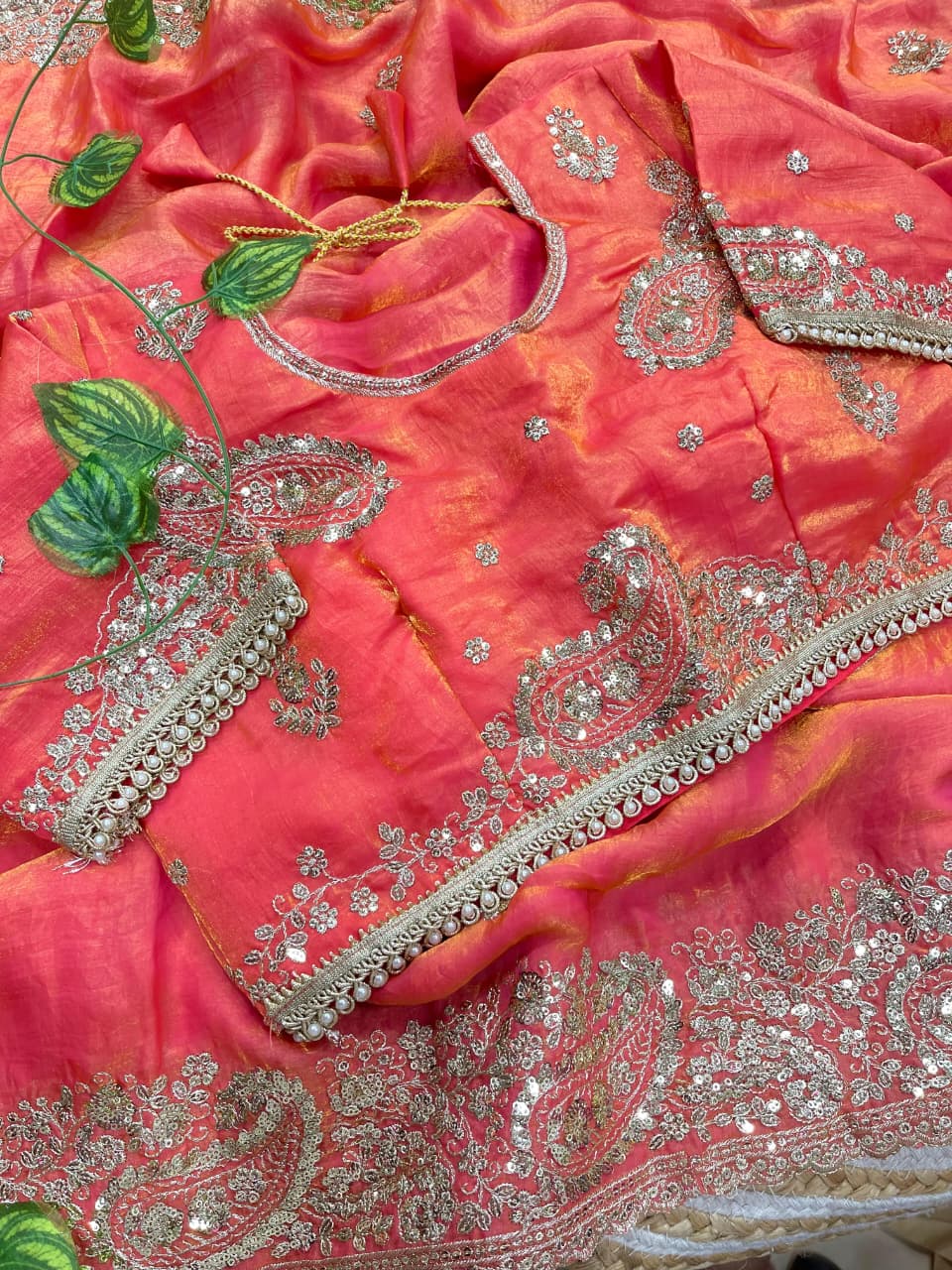 Very soft nd Elegant Rich look Fendy Sartin saree