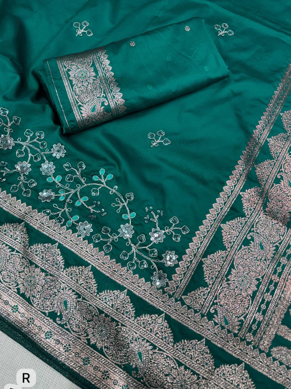Sakshi Banarasi Saree