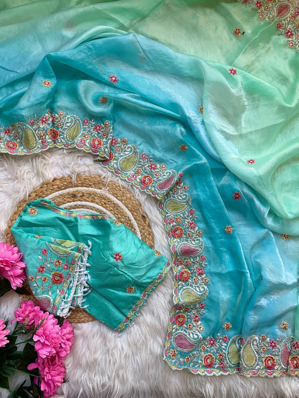 Very Soft nd elegant Rich look Fendy Saree