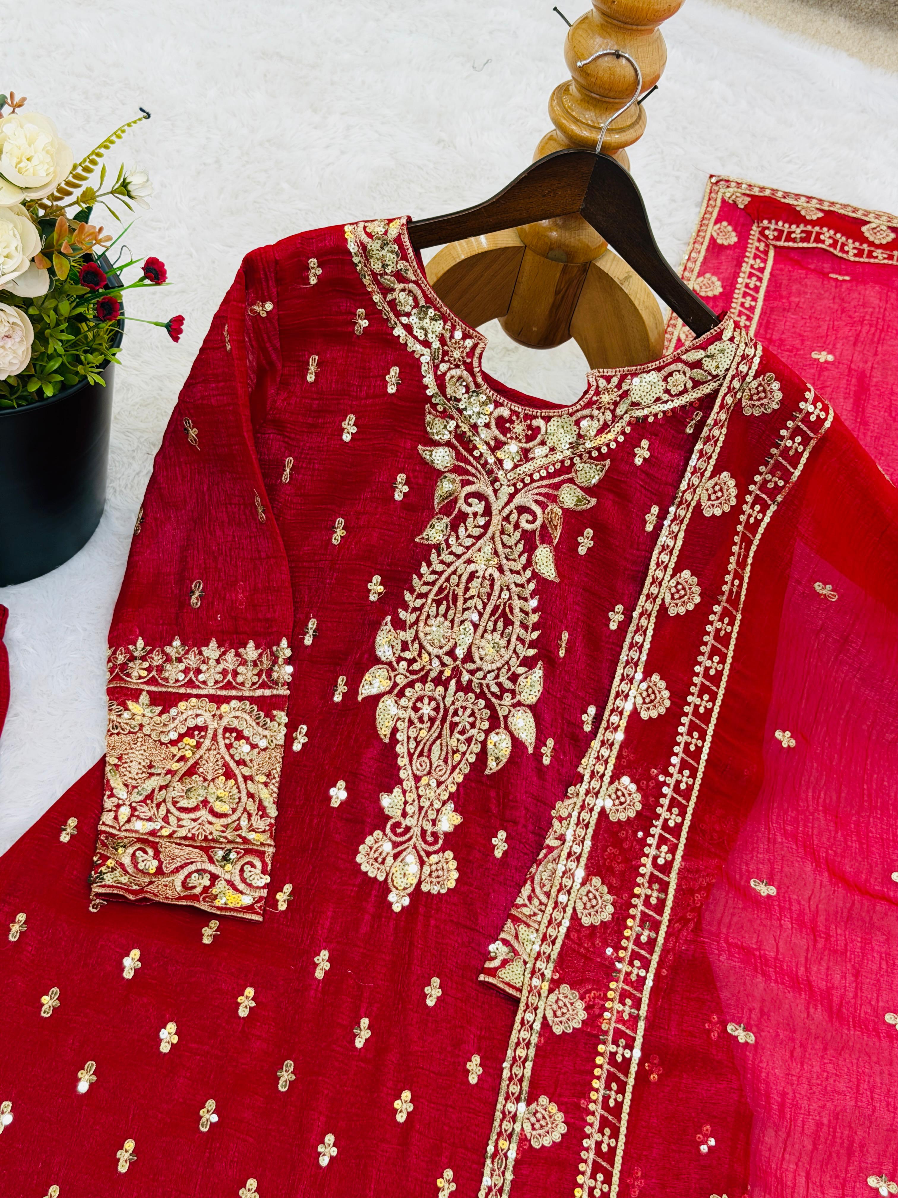 CRUNCHY SILK Sequence Work Suit