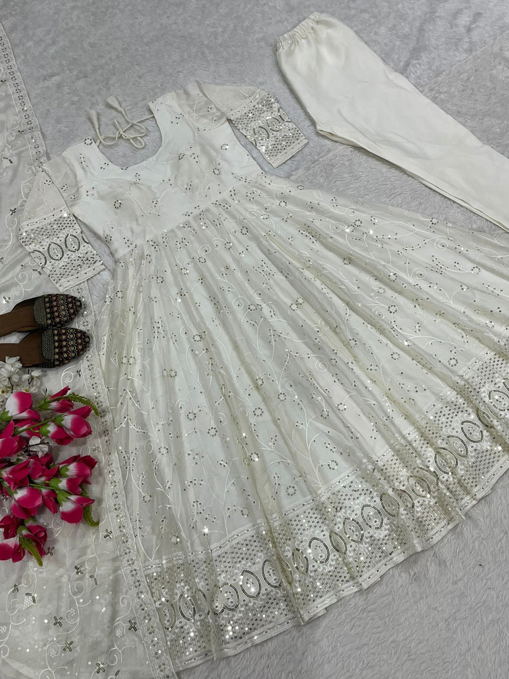 Presenting New Đěsigner Anarkali Suit In New Fancy Style