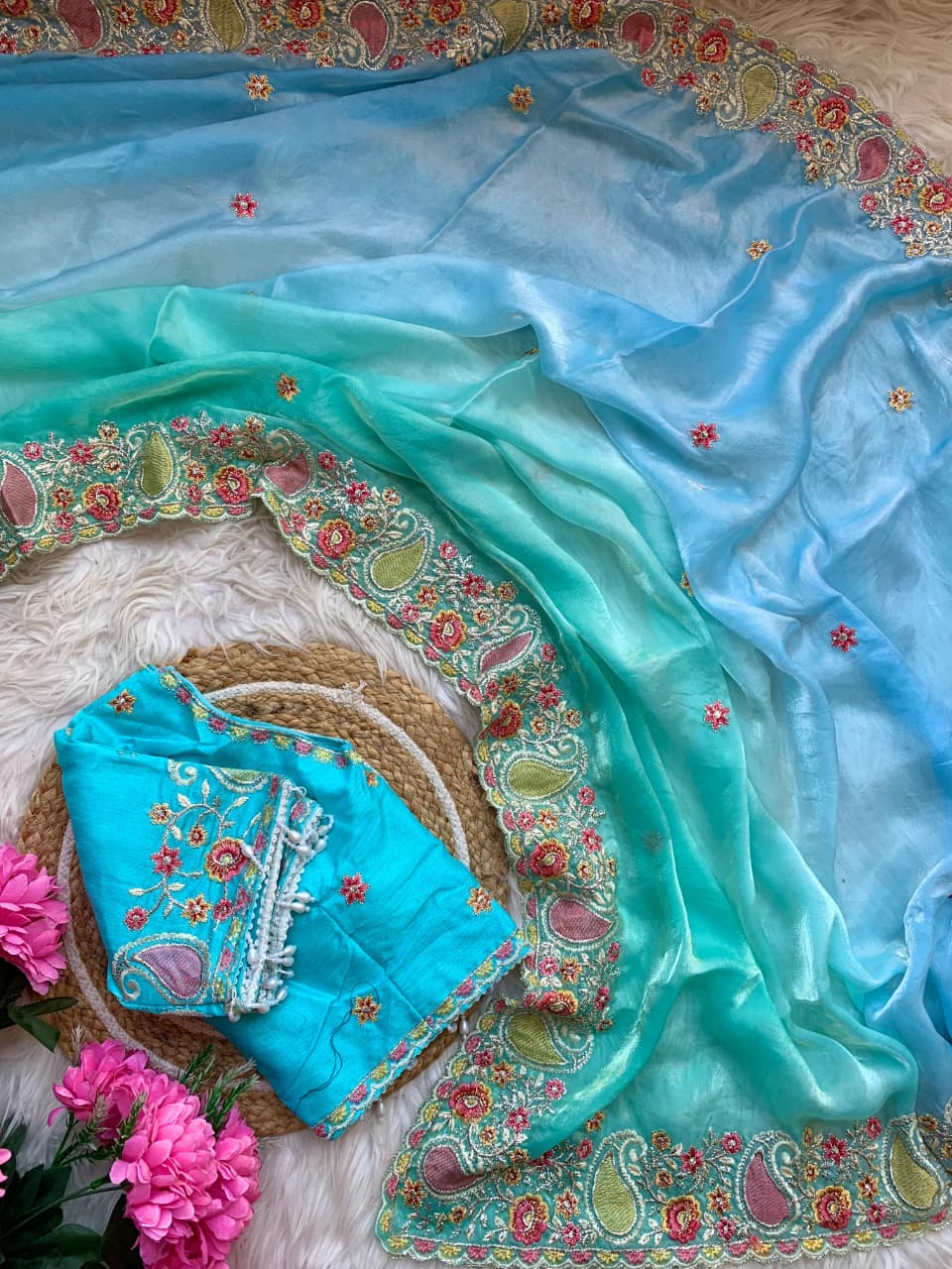 Very Soft nd elegant Rich look Fendy Saree