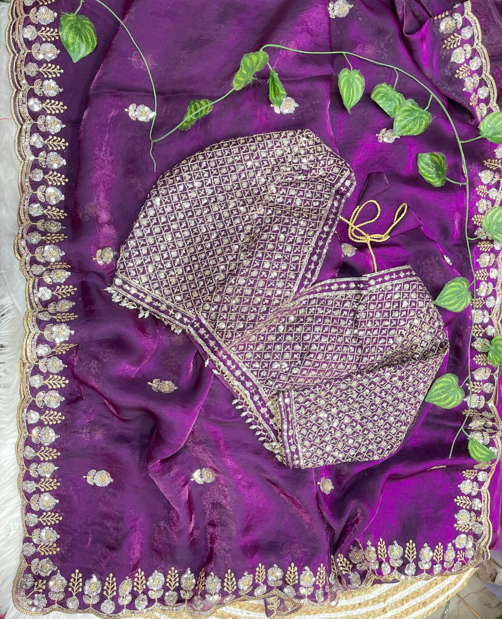 Very Soft nd elegant Rich look fendy sartin Saree