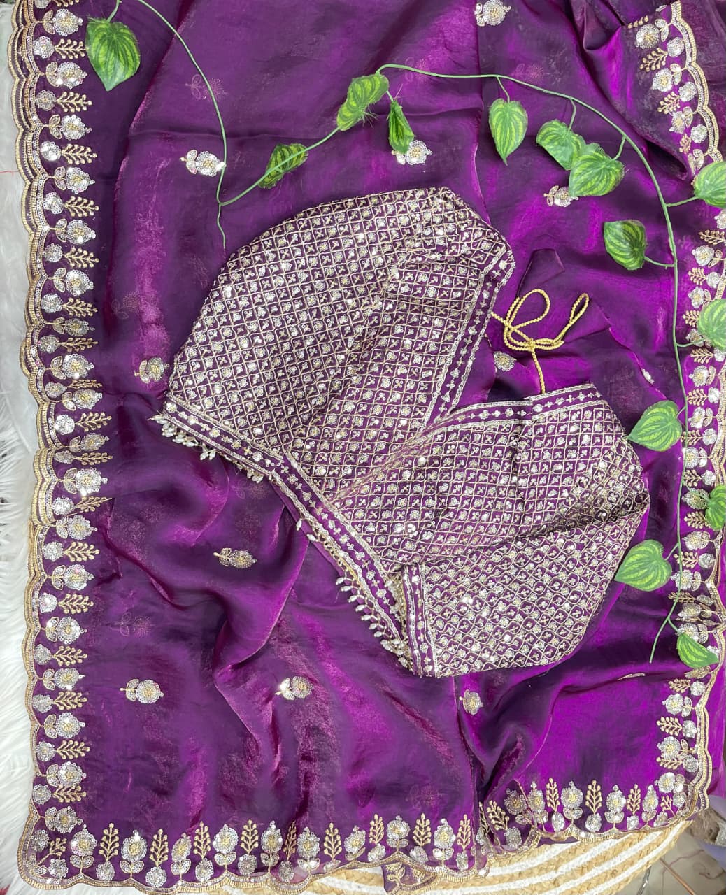 Very Soft nd elegant Rich look fendy sartin Saree
