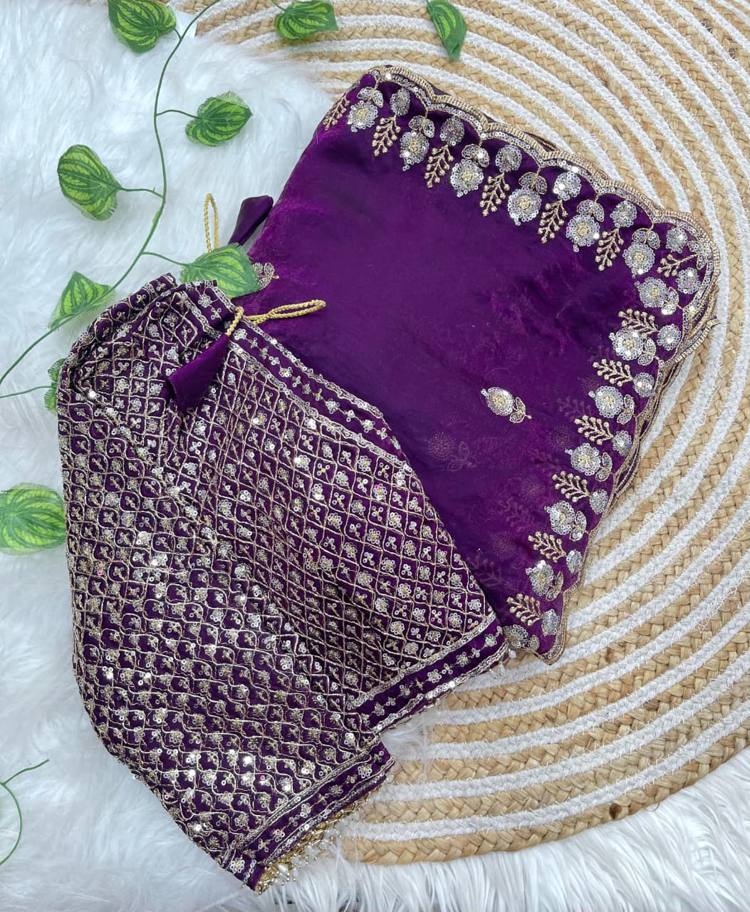 Very Soft nd elegant Rich look fendy sartin Saree