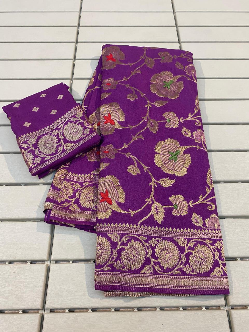 BEAUTIFUL GOLD ZARI WEAVING SAREE