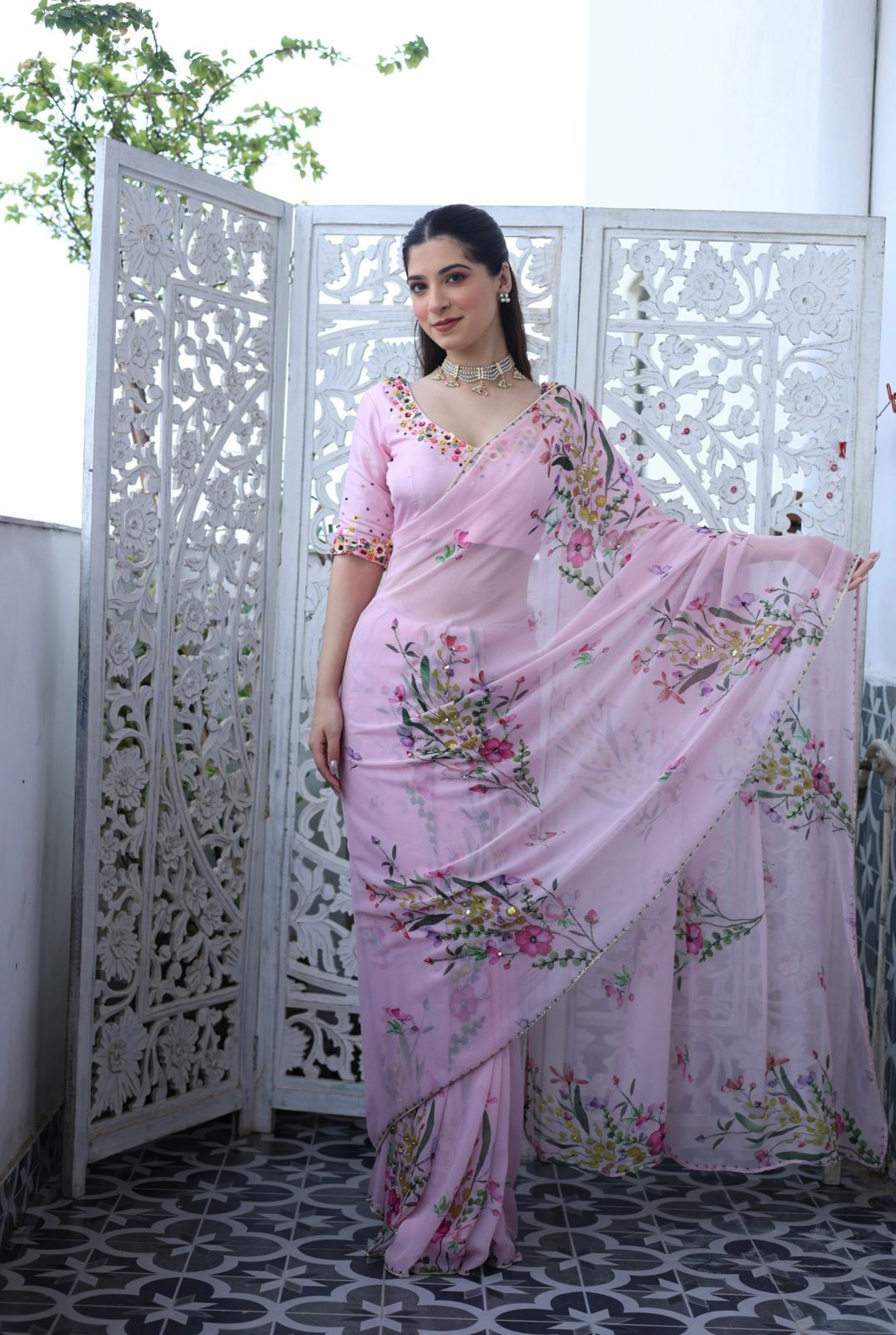 🌸 Fresh Arrival – Handwork Elegance Saree 🌸