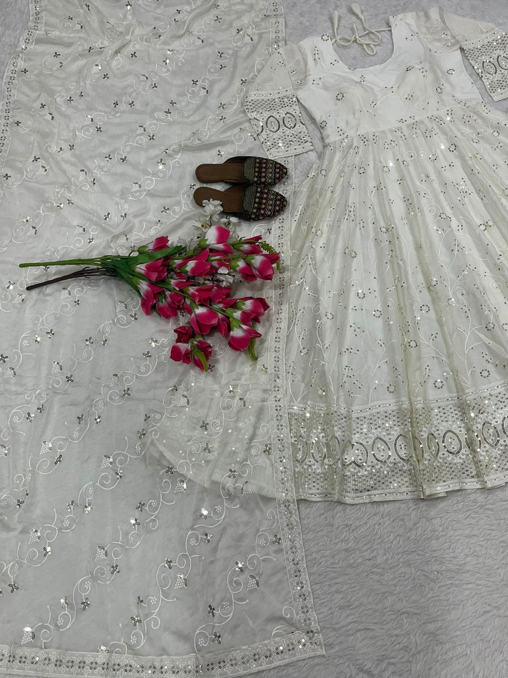 Presenting New Đěsigner Anarkali Suit In New Fancy Style