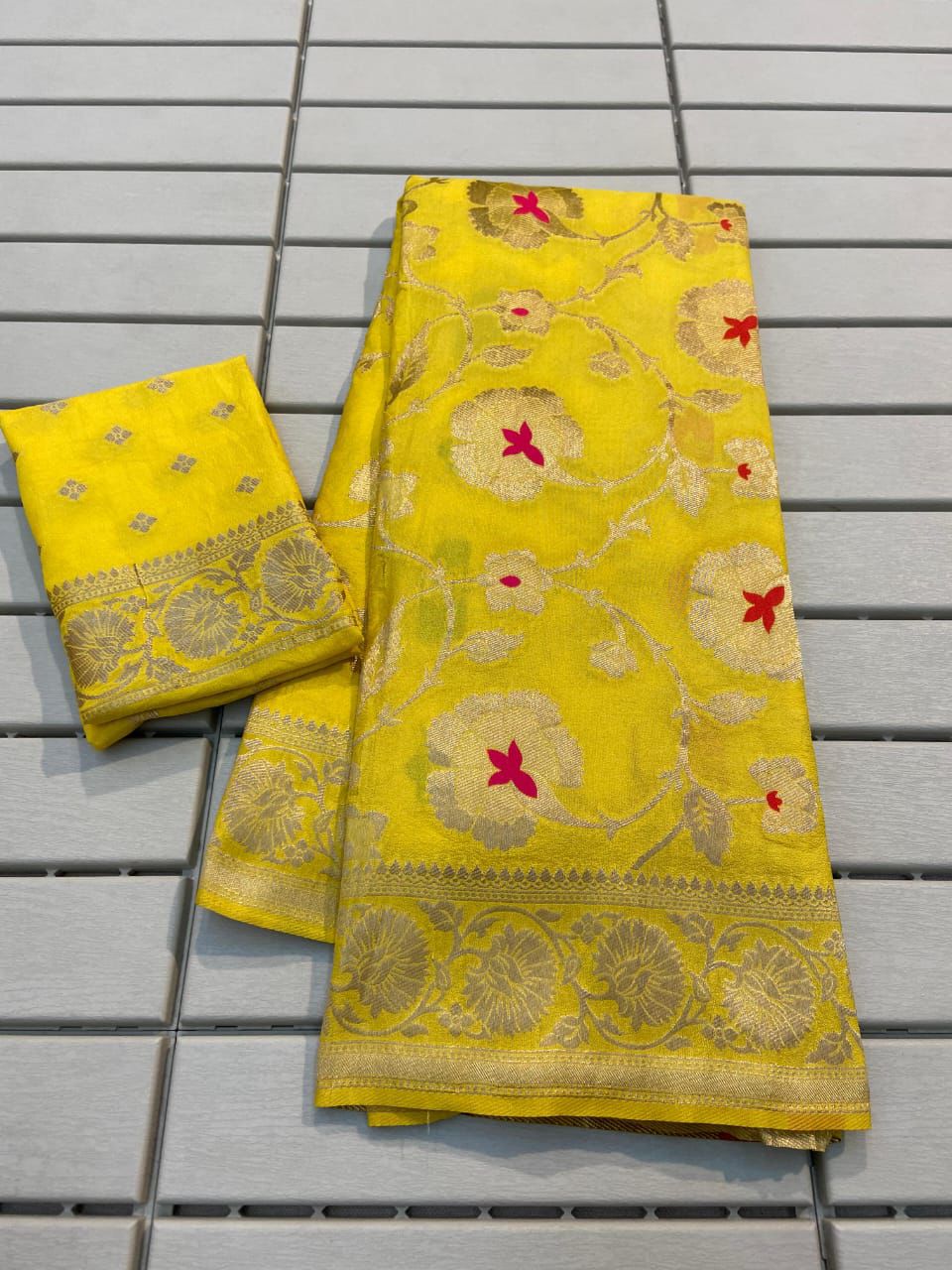 BEAUTIFUL GOLD ZARI WEAVING SAREE