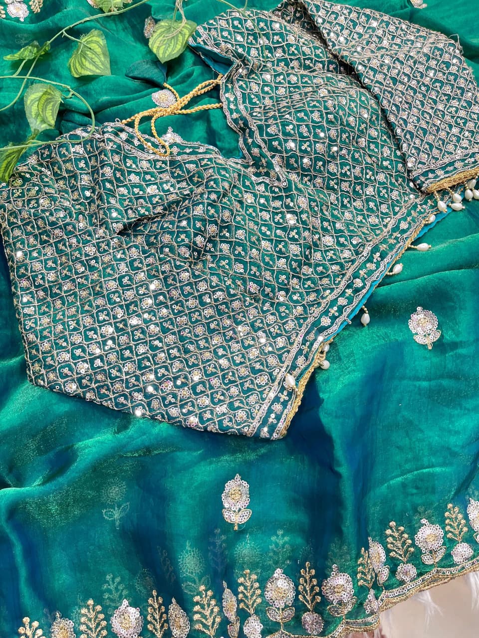 Very Soft nd elegant Rich look fendy sartin Saree